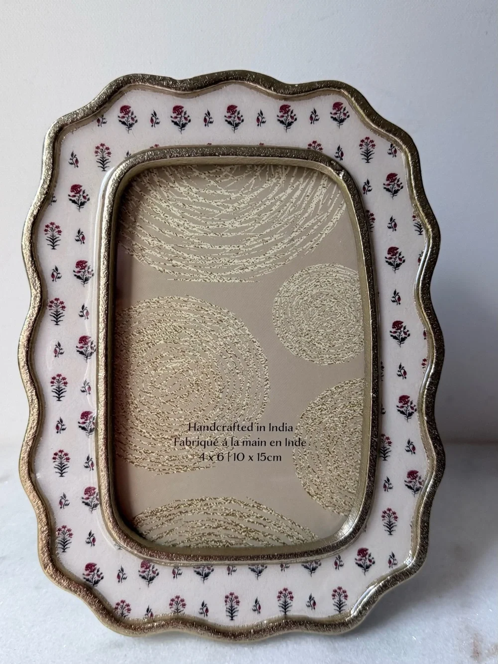 Handcrafted Scalloped metal Photo Frame with Floral Border - White & Gold